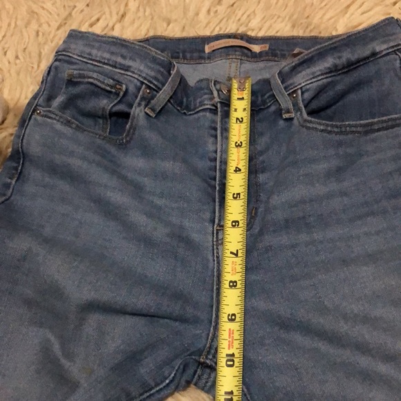 Levi’s 724 High Rise Straight Crop-Sz 28-Med Wash-Distressed Knee-Raw Edge Cuff - Picture 9 of 15